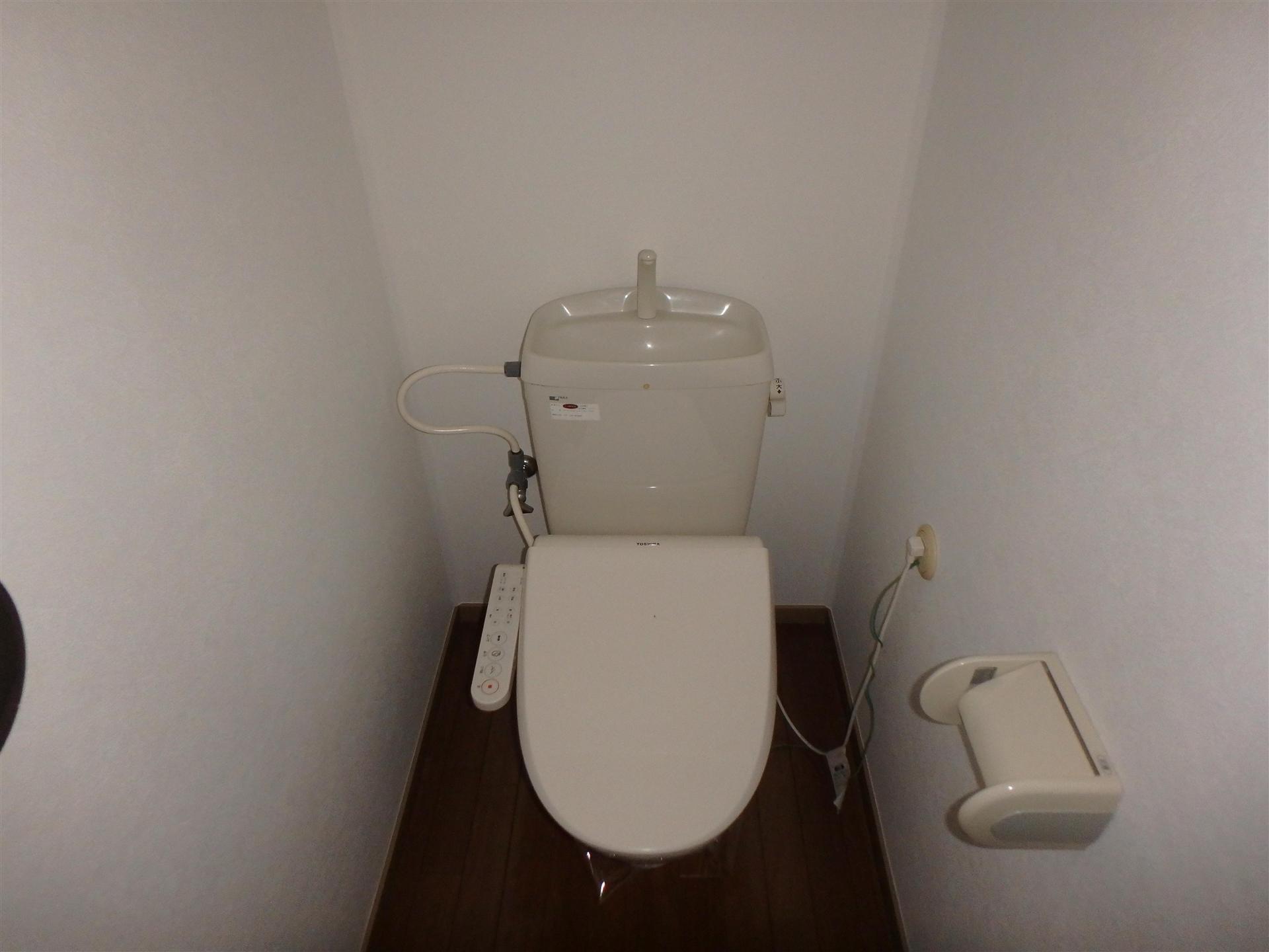 トイレ　温水洗浄便座の清潔感のあるトイレです☆