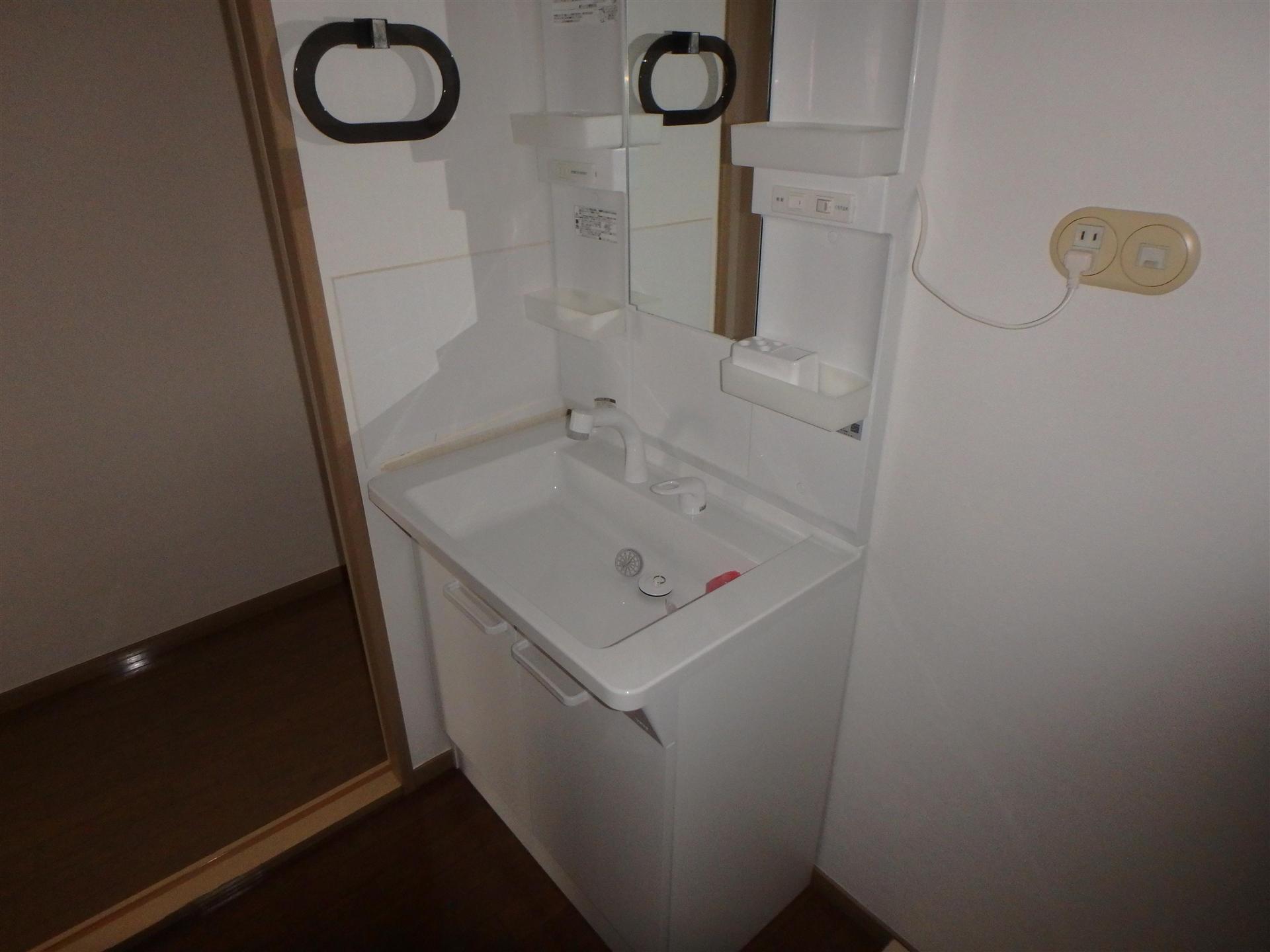 洗面設備　新しい洗髪洗面台に交換いたしました☆