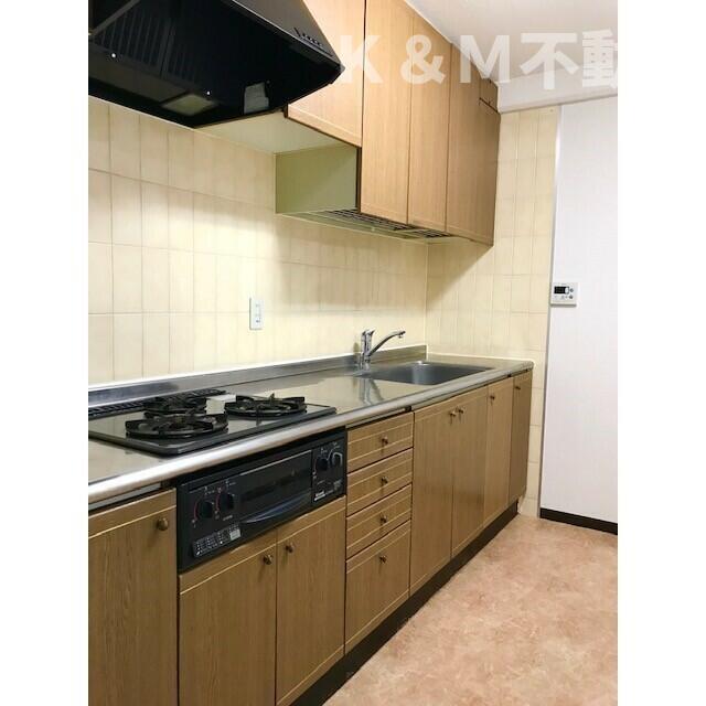 キッチン　コンパクトなキッチンで掃除もラクラク