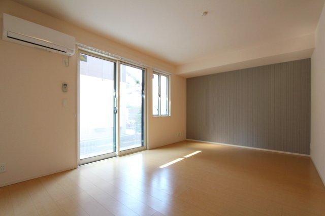 居室・リビング　参考写真（同物件別部屋）