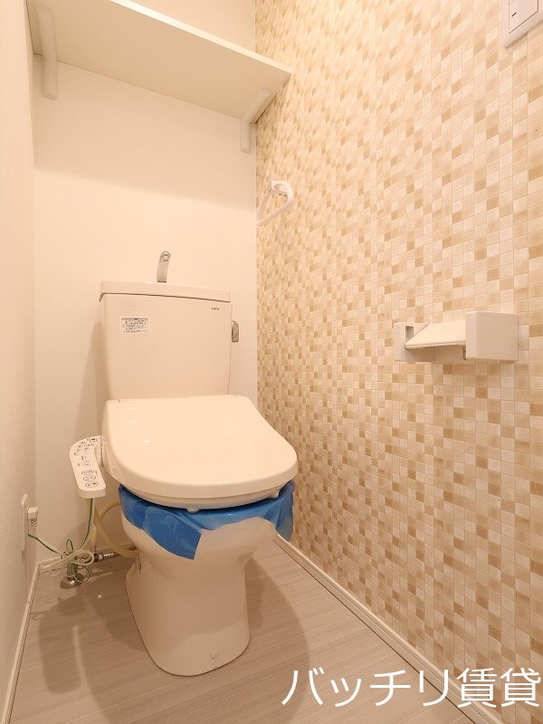 トイレ　別号室タイプの為、現状を優先致します。