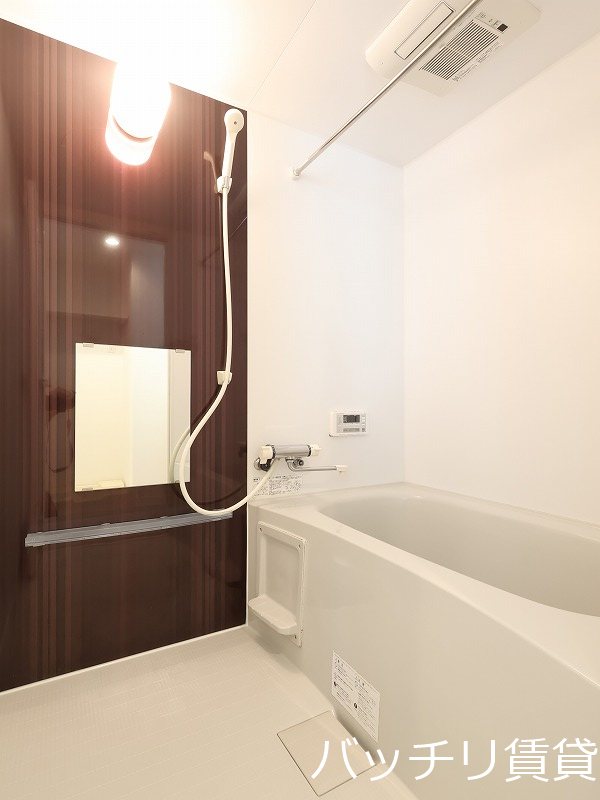 バス・シャワールーム　別号室タイプの為、現状を優先致します。