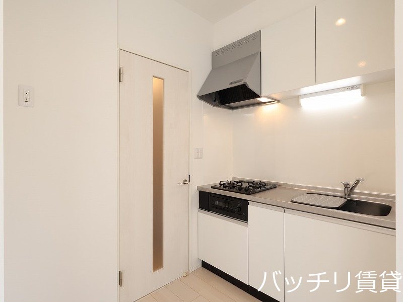 キッチン　別号室タイプの為、現状を優先致します。