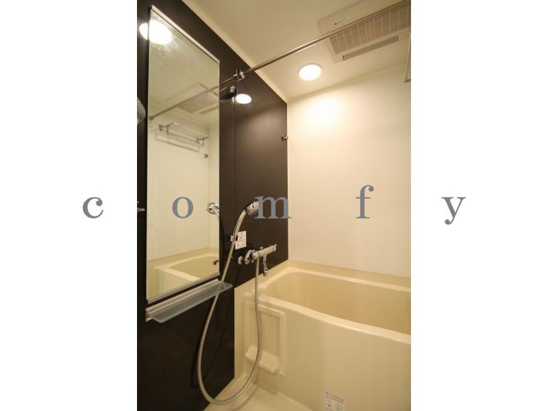 バス・シャワールーム　浴室乾燥機付きバスルーム