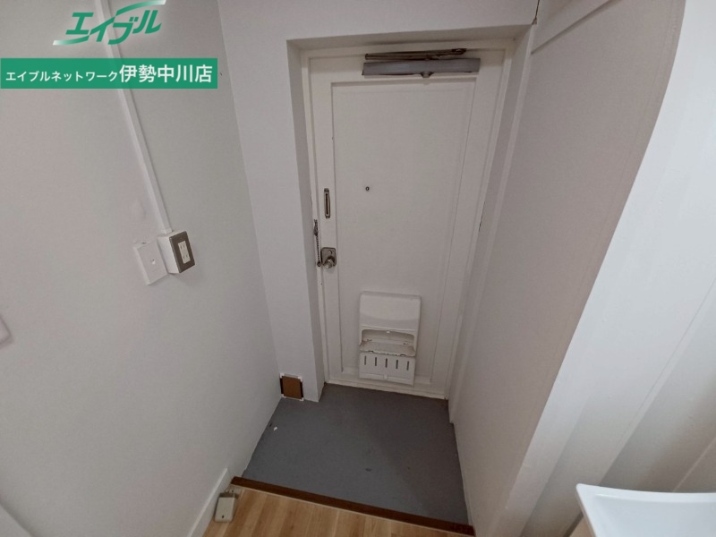 玄関　※同物件別部屋のお写真です。