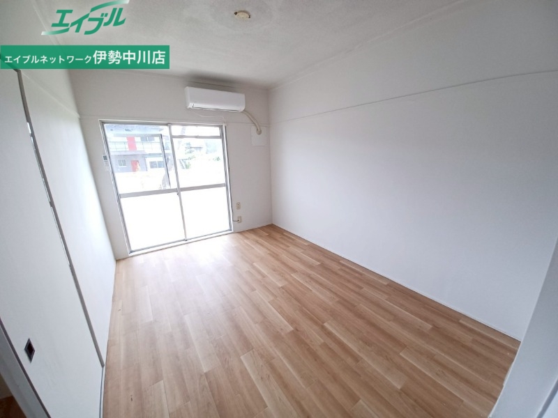 居室・リビング　※同物件別部屋のお写真です。