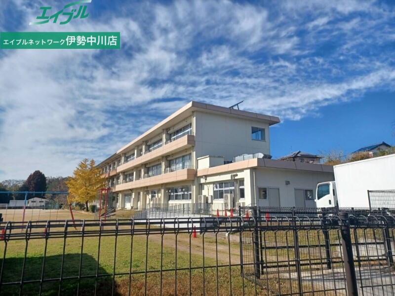 小学校　津市立戸木小学校（小学校）まで2475m