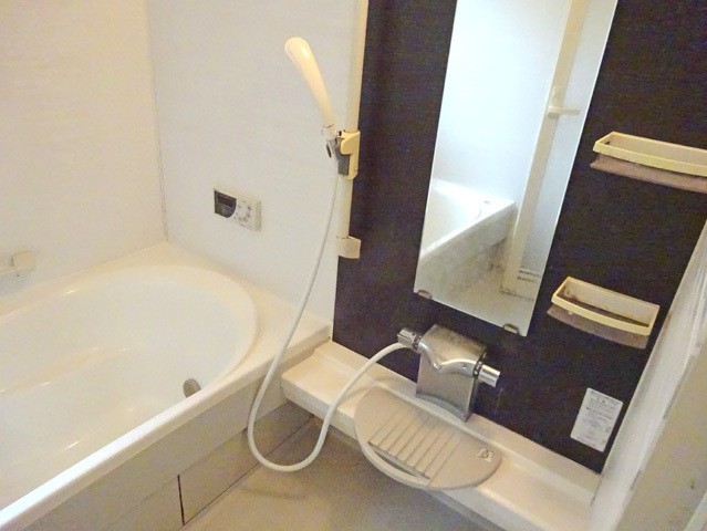 バス・シャワールーム　ご家族や長時間入浴に便利な追い炊き機能付きです♪
