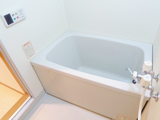 バス・シャワールーム　追い焚き付きのお風呂です