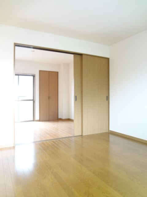 居室・リビング　つなげれば広いリビングとして使えますよ