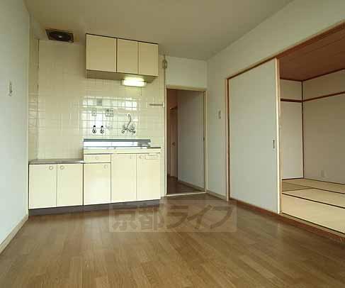 居室・リビング　明るい室内。