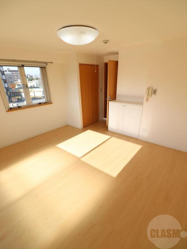 居室・リビング　７．９帖の洋室です