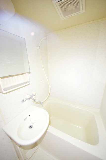 バス・シャワールーム　～一日の疲れを流しましょうっ～