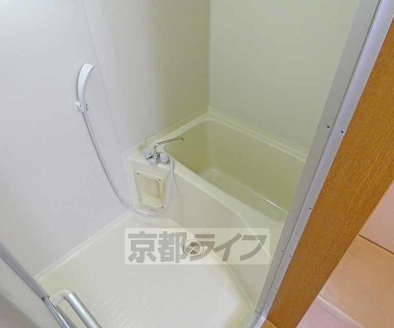 バス・シャワールーム　ゆったりとした浴槽。