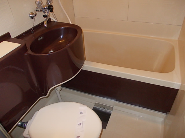 バス・シャワールーム　清潔感のあるバスルーム