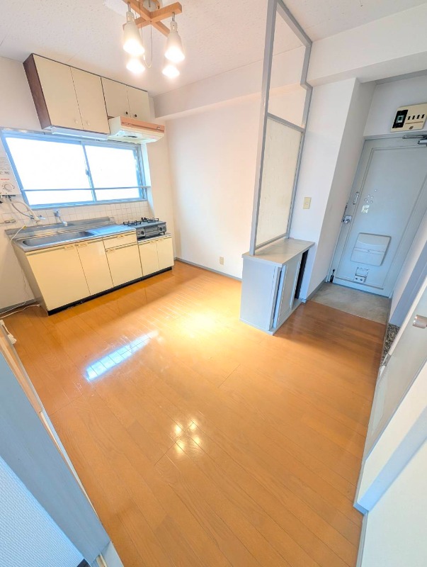 居室・リビング　※他の号室のものです