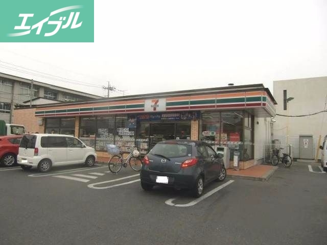 コンビニ　セブンイレブン岡山内山下1丁目店（コンビニ）まで130m