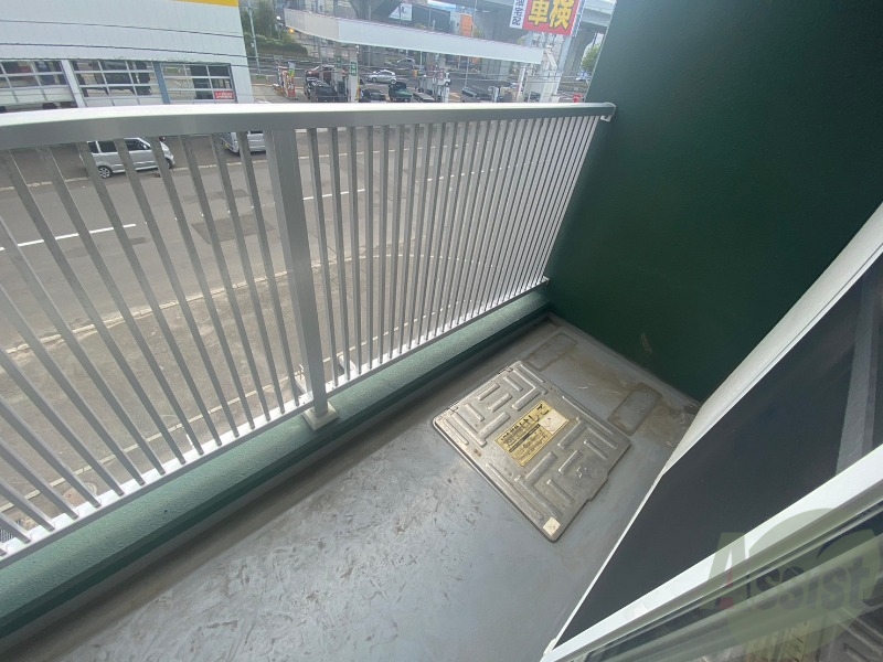 バルコニー　バルコニーは幅があり、広い印象を受けました。