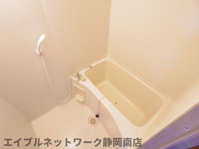 バス・シャワールーム　落ち着いた空間のお風呂です