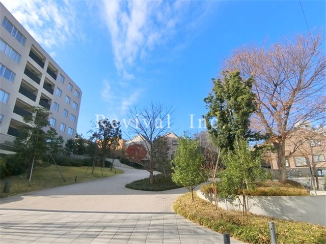 その他共有部分　緑が多く配置されており都心にいながら四季を感じられますね