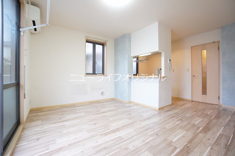 居室・リビング　２面採光につき、明るく開放感があります！