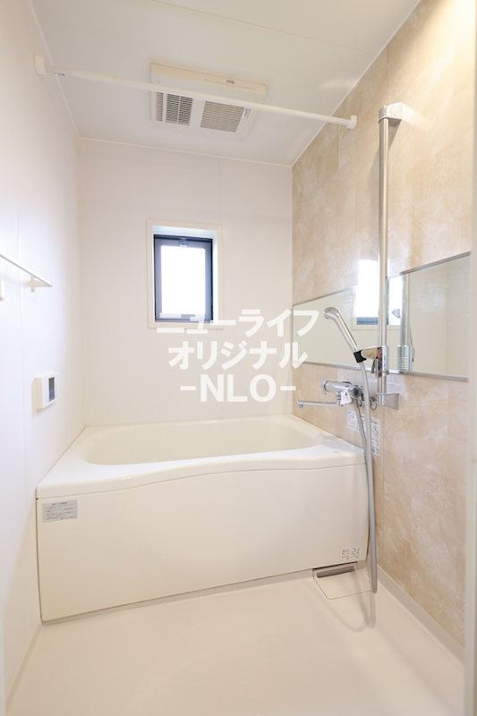 バス・シャワールーム　追焚機能はもちろん浴室乾燥機付きです！