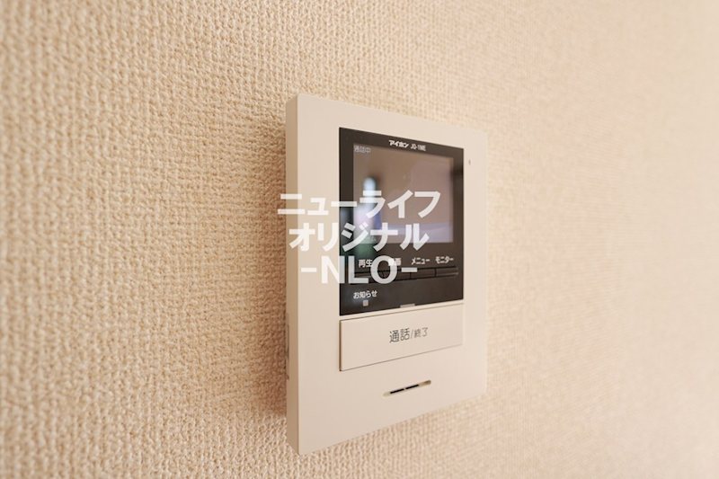 洗面設備　シャワー付き洗面台で忙しい朝でも楽に身支度が出来ます！