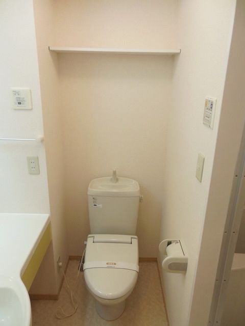 トイレ　★トイレに棚あります★