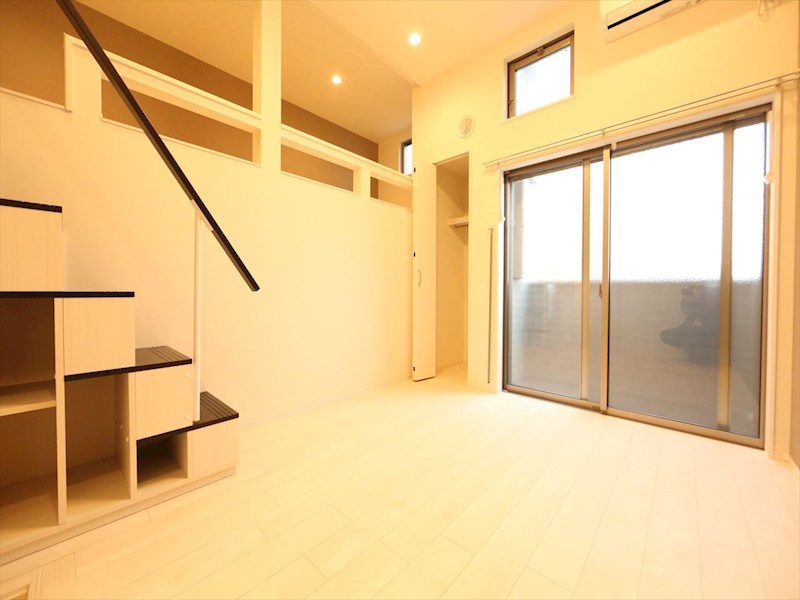 居室・リビング　洋室6.1帖　ロフト5.5帖（寝室にも使えます）　同仕様写真