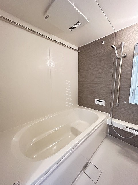 バス・シャワールーム　浴室乾燥機付きのお風呂