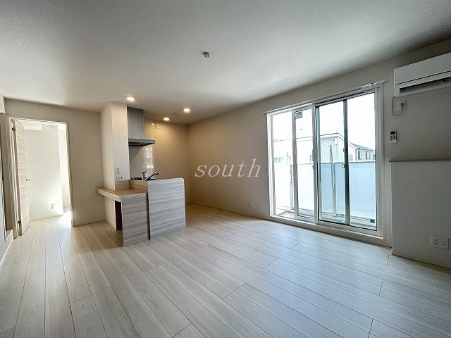 居室・リビング　洗練された清潔感漂う清楚な仕上がり