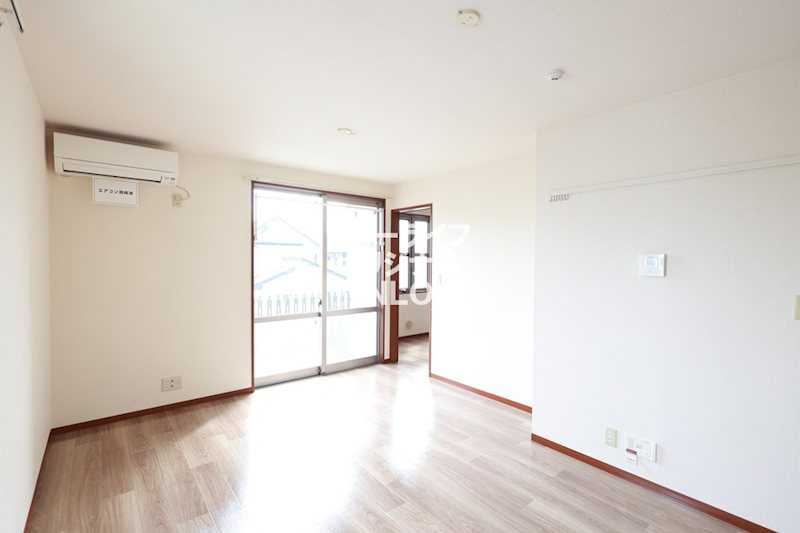 居室・リビング　12.7帖のLDK☆快適な暮らしに欠かせないエアコン付☆