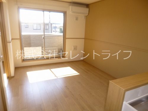 つくばエクスプレス つくば駅 バス乗車時間：25分 最寄りバス停で下車 徒歩2分 2階建 築10年の居間写真