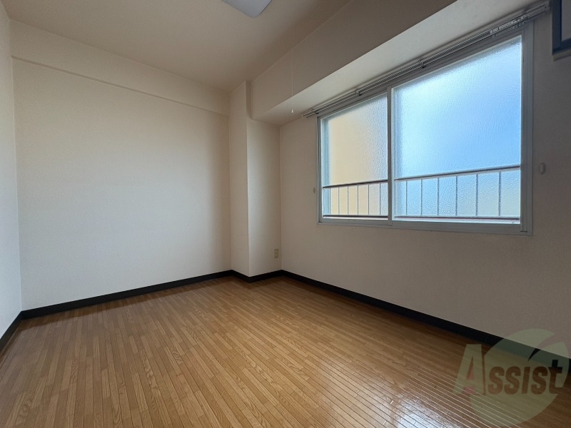 その他部屋・スペース　こちらのお部屋は光が差し込む、温かみのあるお部屋です。