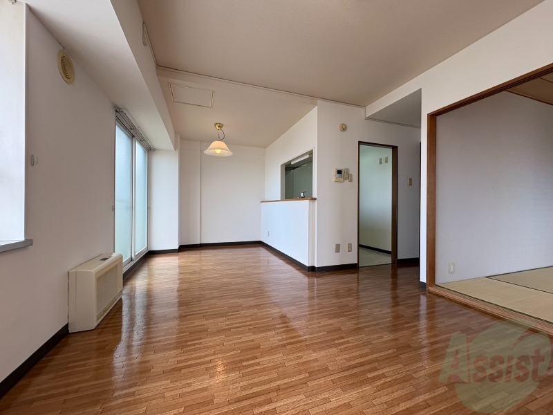 居室・リビング　広くてきれいなリビングです！快適に過ごせそうですね。