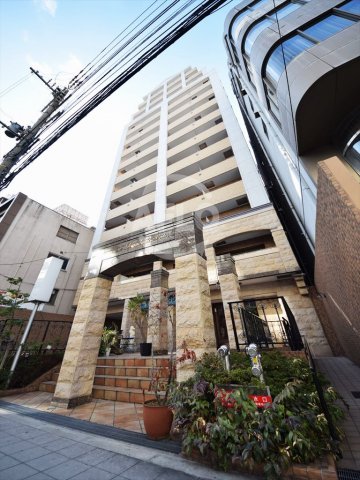 建物外観　プレサンス心斎橋モデルノ　エントランスアプローチ