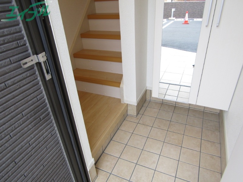 玄関　反転タイプ参考写真