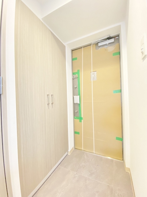 玄関　背の高いシューズボックス