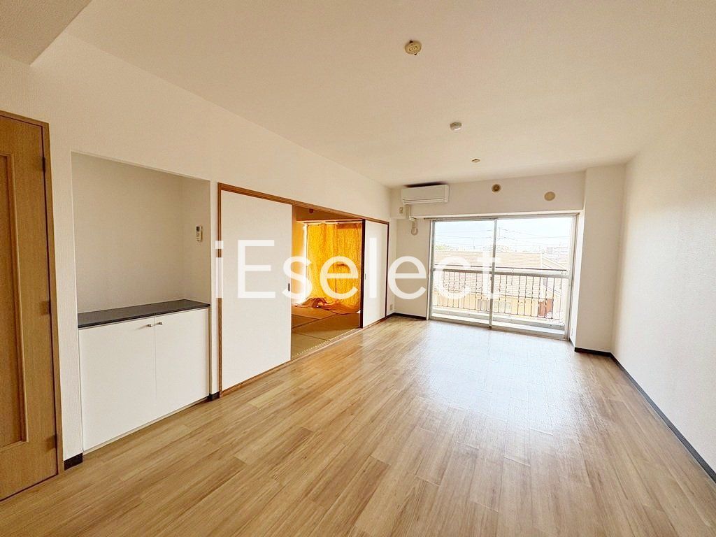 居室・リビング　広々開放的なリビングです♪