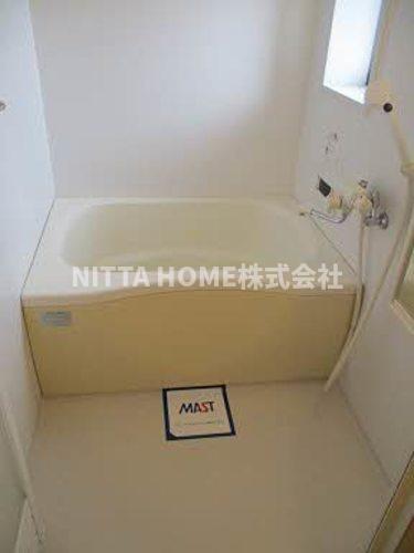 バス・シャワールーム　小窓付きの浴室です◇