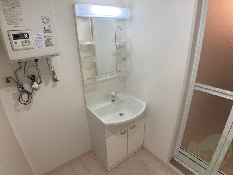 洗面設備　シャンプードレッサー。身支度はここでばっちりですね。