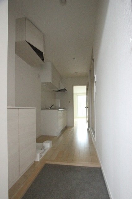 玄関　同物件別号室のものです。