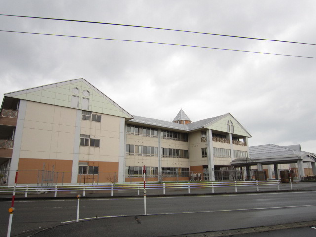 小学校　（小学校）まで900m
