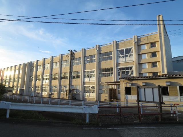 小学校　上越市小学校南本町小学校（小学校）まで315m