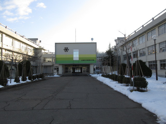 中学校　上越市中学校城西中学校（中学校）まで646m