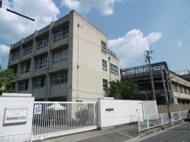 小学校　東大阪市立 英田北小学校（小学校）まで648m