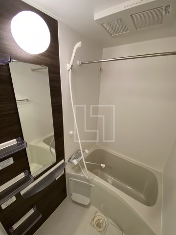 バス・シャワールーム　セレニテ桜川駅前プリエ　浴室