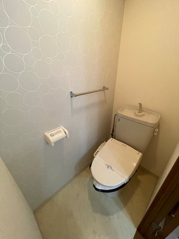 トイレ　※別のお部屋のお写真です。御参考までに。