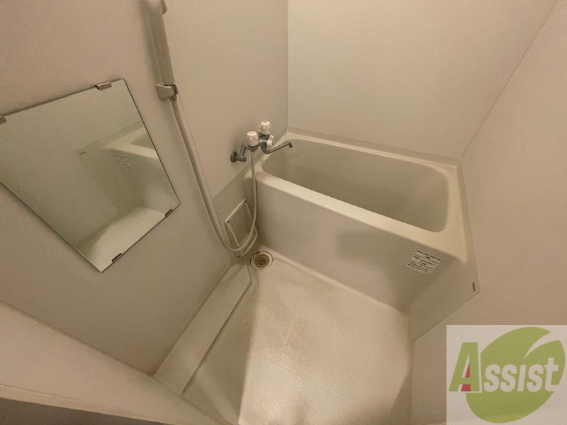 バス・シャワールーム　ユニットバスです。疲れを癒すのに欠かせませんね！