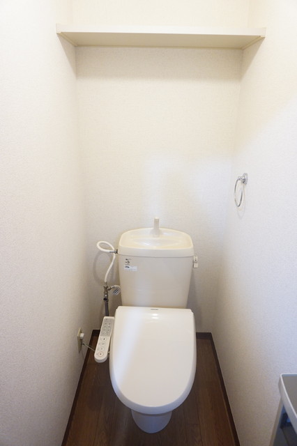 トイレ　清潔な洗浄機能付きのトイレ